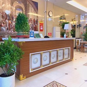 Thanh Hang Hotel Near Emerald My Dinh